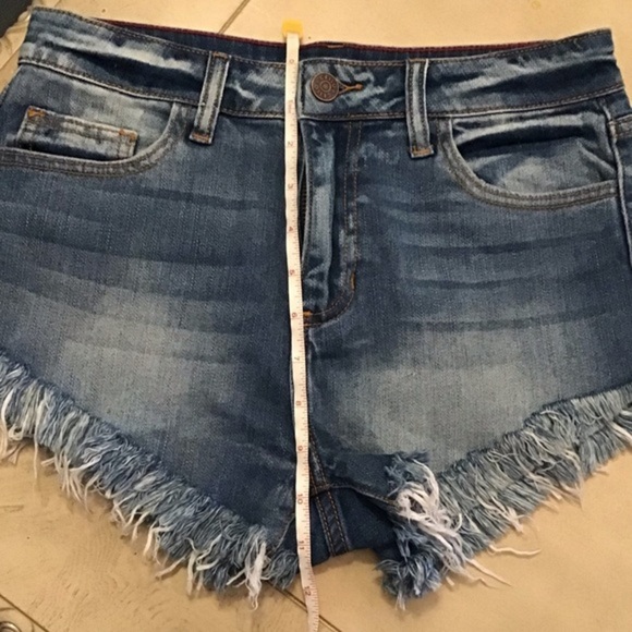 Cello Frayed Cut Off Sexy Bootie Jean ShortsSm - Picture 5 of 6